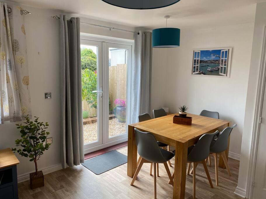 Stylish 3 Bed Home With Allocated Parking For 2 Liskeard Extérieur photo